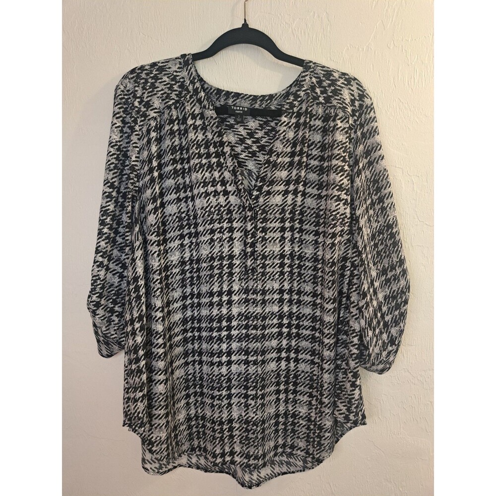 Torrid Women's Plus Size 2 Black‎ White Plaid V-Neck 3/4 Sleeve Polyester Blouse